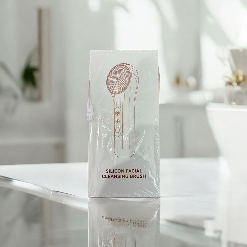 Silicon Facial Cleansing Brush  New in Box